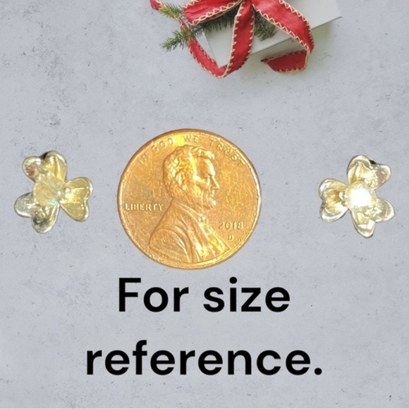 Silver Filled Flower and Moissanite Stone Earrings - Picture 4 of 6